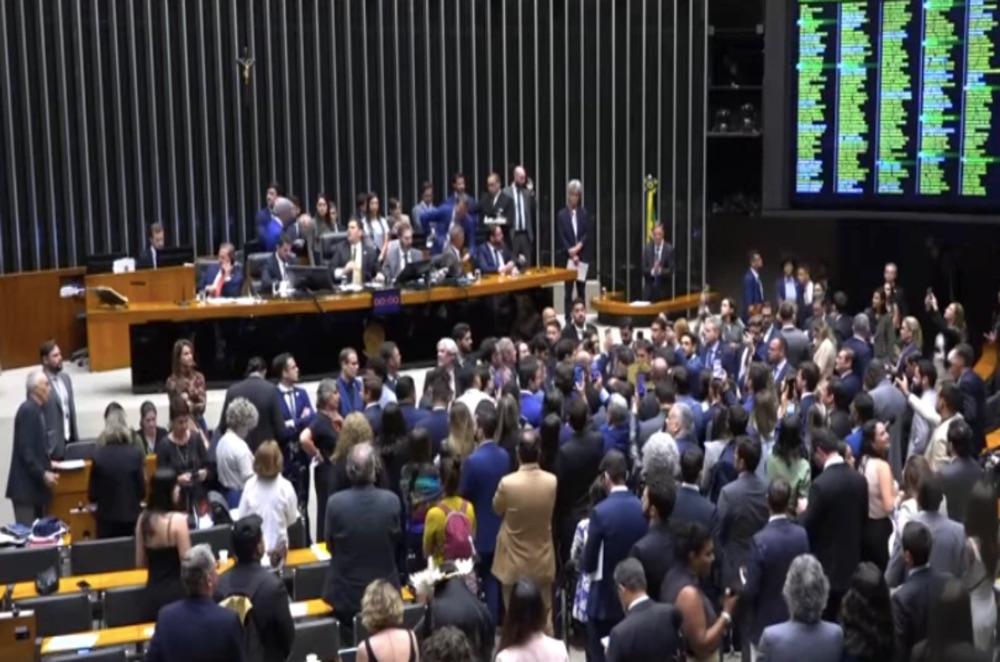Dosimetria: em nova derrota ao Governo, Câmara rejeita veto de Lula; decisão vai ao Senado
