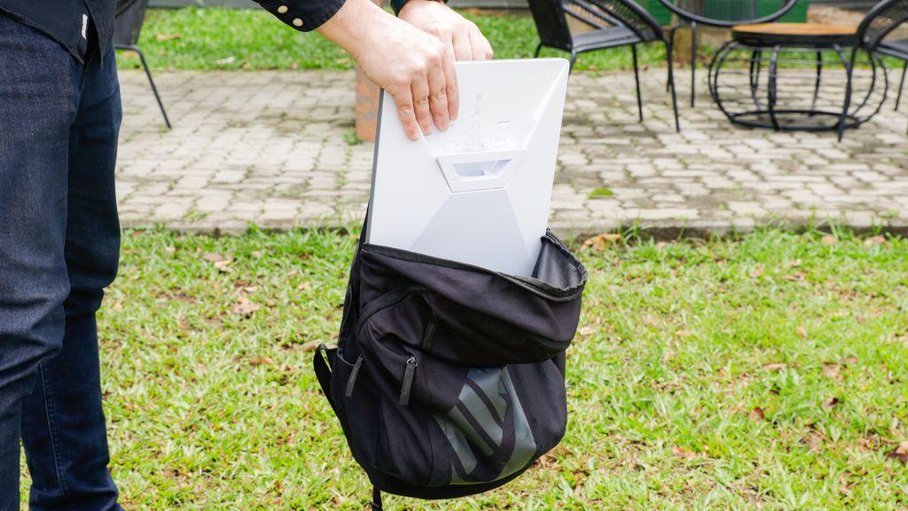 Starlink Mini tem design portátil e é ótima para usar no carro | Imagem: Gabriel Furlan Batista/Canaltech