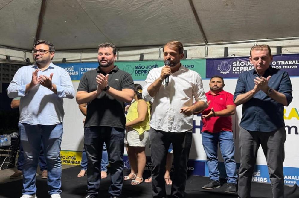 Prefeito Bal Lins inaugura reforma da Avenida Centenária Dr. Oscar Sobral e entrega máquinas e veículo, em São José de Piranhas-PB
