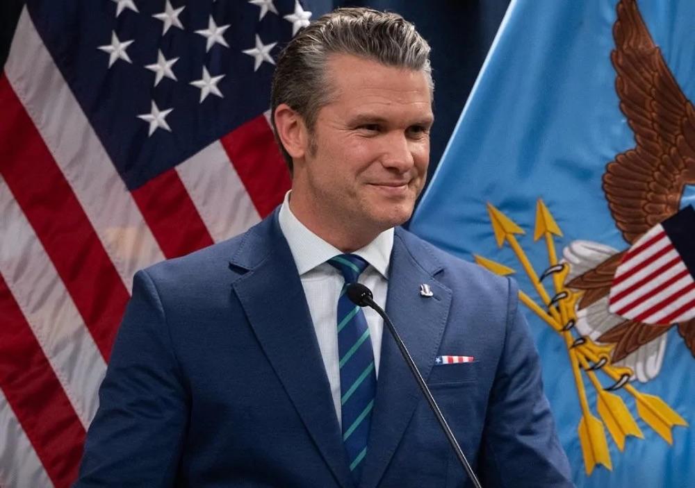 Secretário de Guerra dos Estados Unidos adverte Cuba de que compra de armas pode levar a confronto