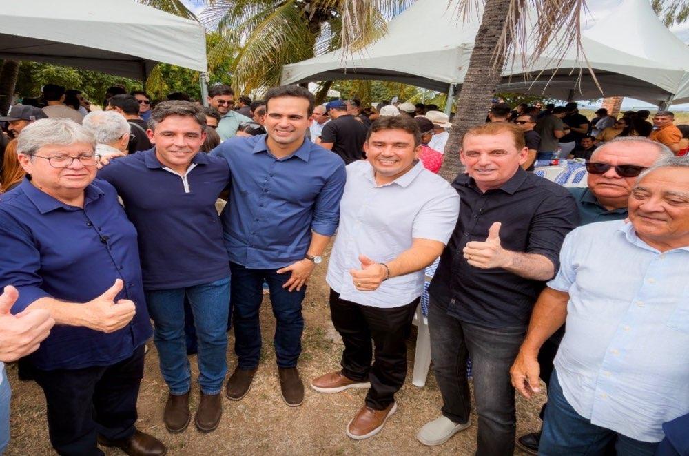 Paraíba: ao lado de Lucas, João e Nabor, Chico Mendes celebra união da base e exalta encontro com mais de 140 prefeitos