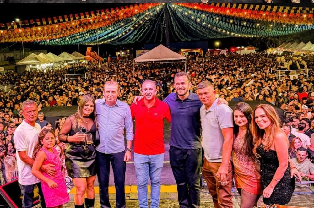 Paraíba: Chico Mendes prestigia Festival de Inverno de Serra Grande ao lado de Vicente Neto e lideranças em noite de grande público