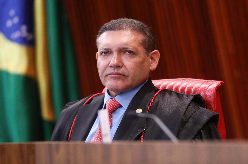 Ministro Nunes Marques ordena remoção de posts exaltando Lula em canais oficiais