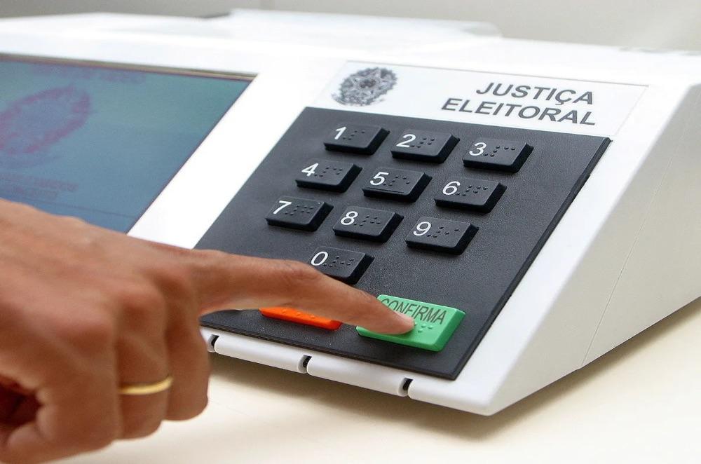 Pesquisa PoderData: 45% dos eleitores são de direita, e 29% de esquerda