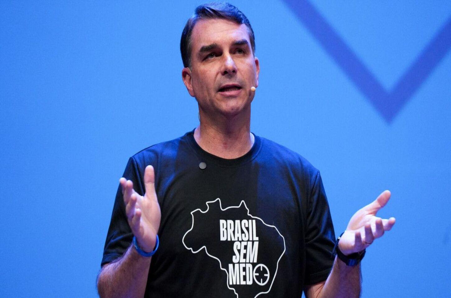 Flávio defende decisão de Mendonça de investigá-lo e pede 'retirada completa' do sigilo de Dark Horse