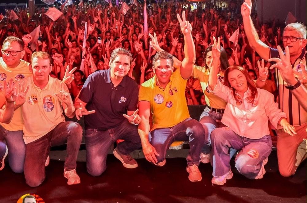 Nil Mendes e prefeito Neto de Coraci levam multidão às ruas de São José da Lagoa Tapada-PB