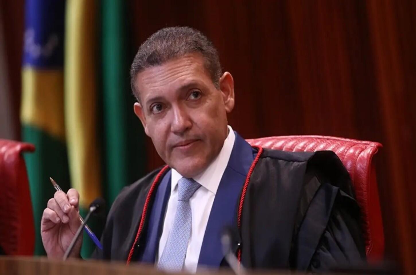 “Exército do Lula”: TSE manda retirar do ar canal de Janones no WhatsApp