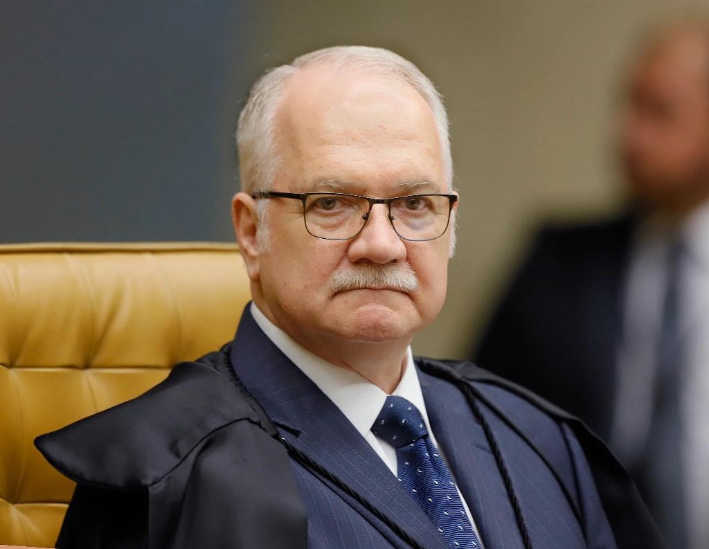Fachin devolve investigação do INSS a Mendonça e mantém caso Banco Master sob sua responsabilidade no STF