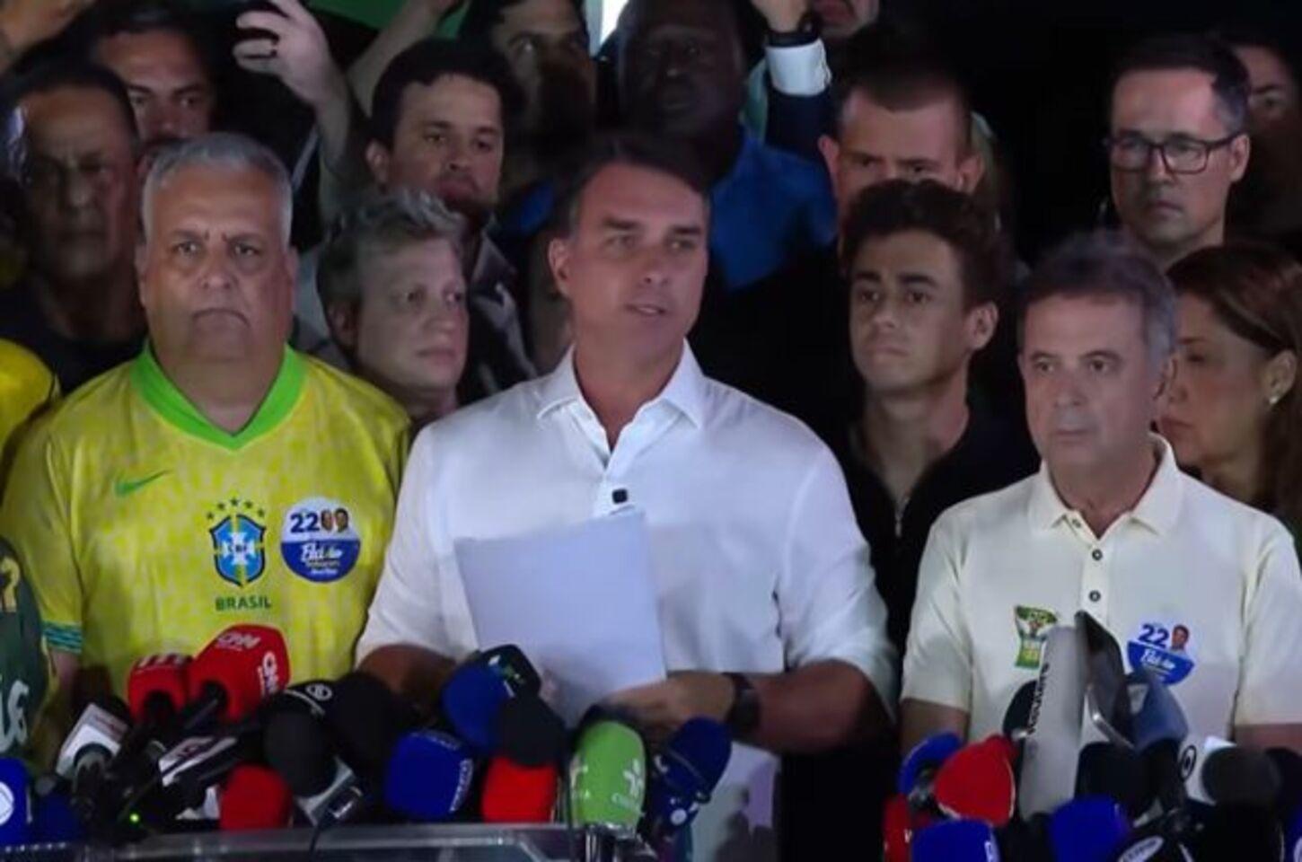 Flávio Bolsonaro não reconhece resultado e vai pedir anulação das eleições