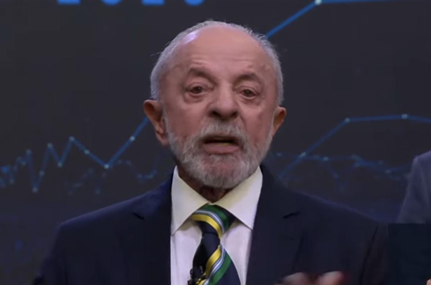 Lula defende 'saidinha' de presos e provoca Flávio sobre indulto ao pai