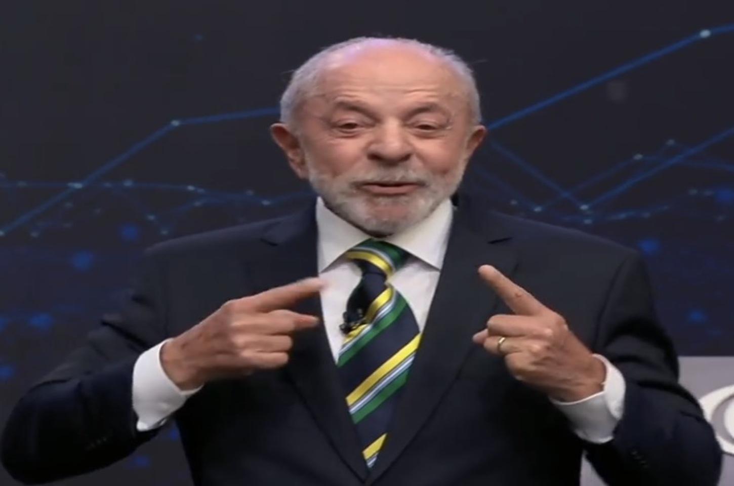 Lula diz a Flávio que aceita voto de 100% dos presos: 'Até do seu pai'