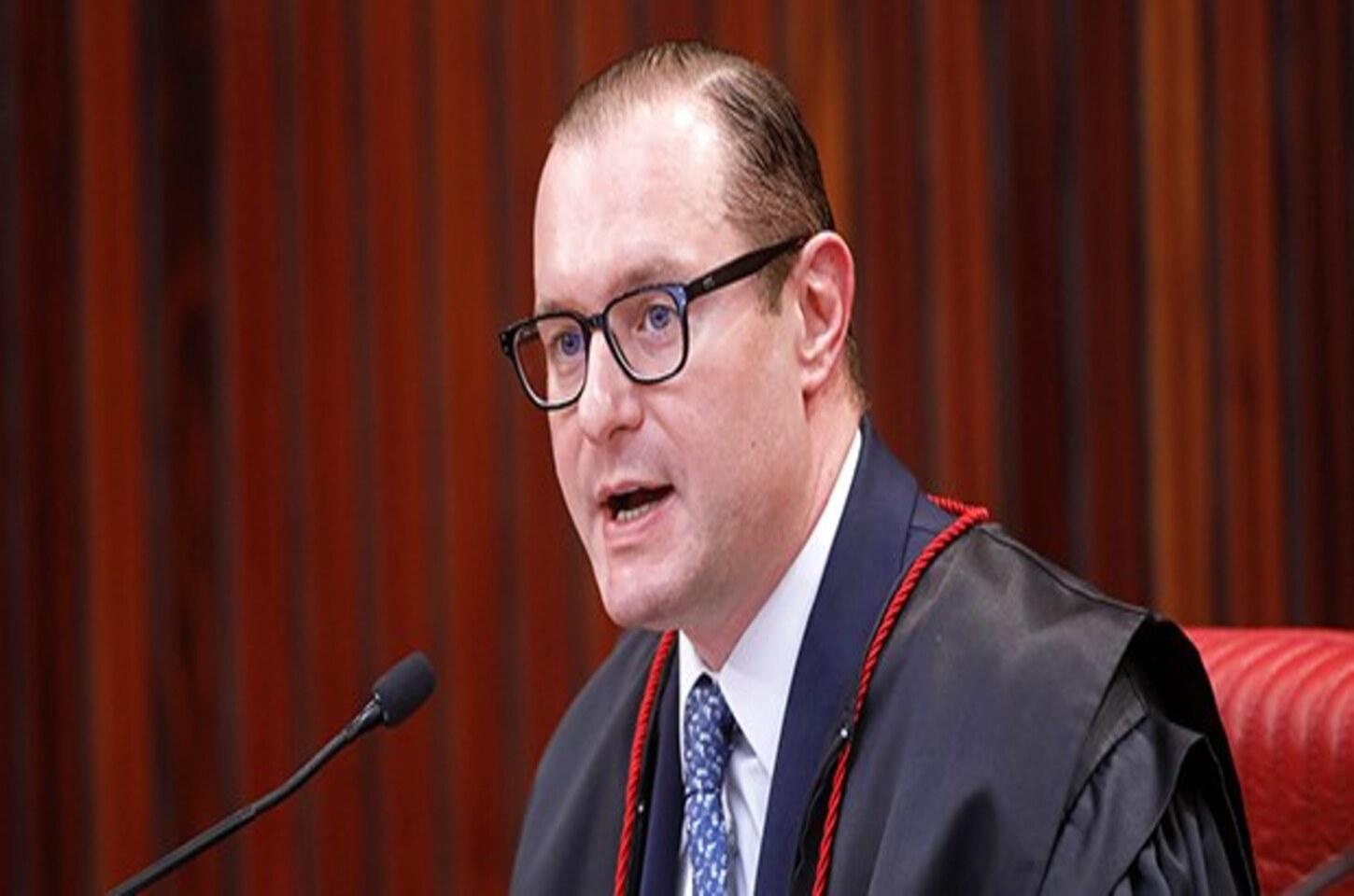 Ministro Cristiano Zanin prorroga horário de votação até 19h00