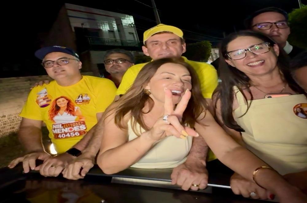 Paraíba: eleita com mais de 42 mil votos, Nil Mendes comemora ao lado de Chico e faz agradecimento especial