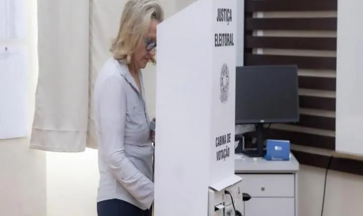 Eleições 2026: eleitor pode votar sem apresentar o título de eleitor?
