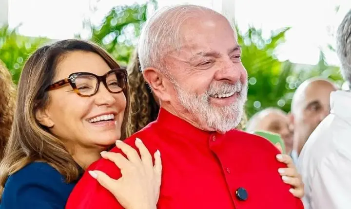 Lula diz não ter recursos para celular e comenta: “Vou pegar o da Janja”