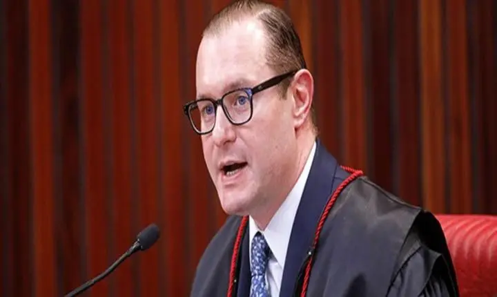 Ministro Cristiano Zanin prorroga horário de votação até 19h00