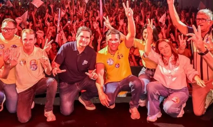 Nil Mendes e prefeito Neto de Coraci levam multidão às ruas de São José da Lagoa Tapada-PB