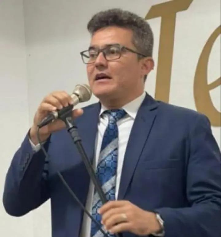 Pastor Marcos Laureano